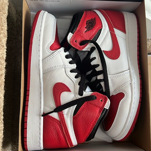 Boys Air Jordan 1 Red and White - Picture 1 of 6